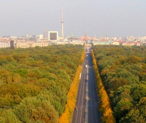This is a view of the Fernsehturm TV Tower from the Siegessäule .